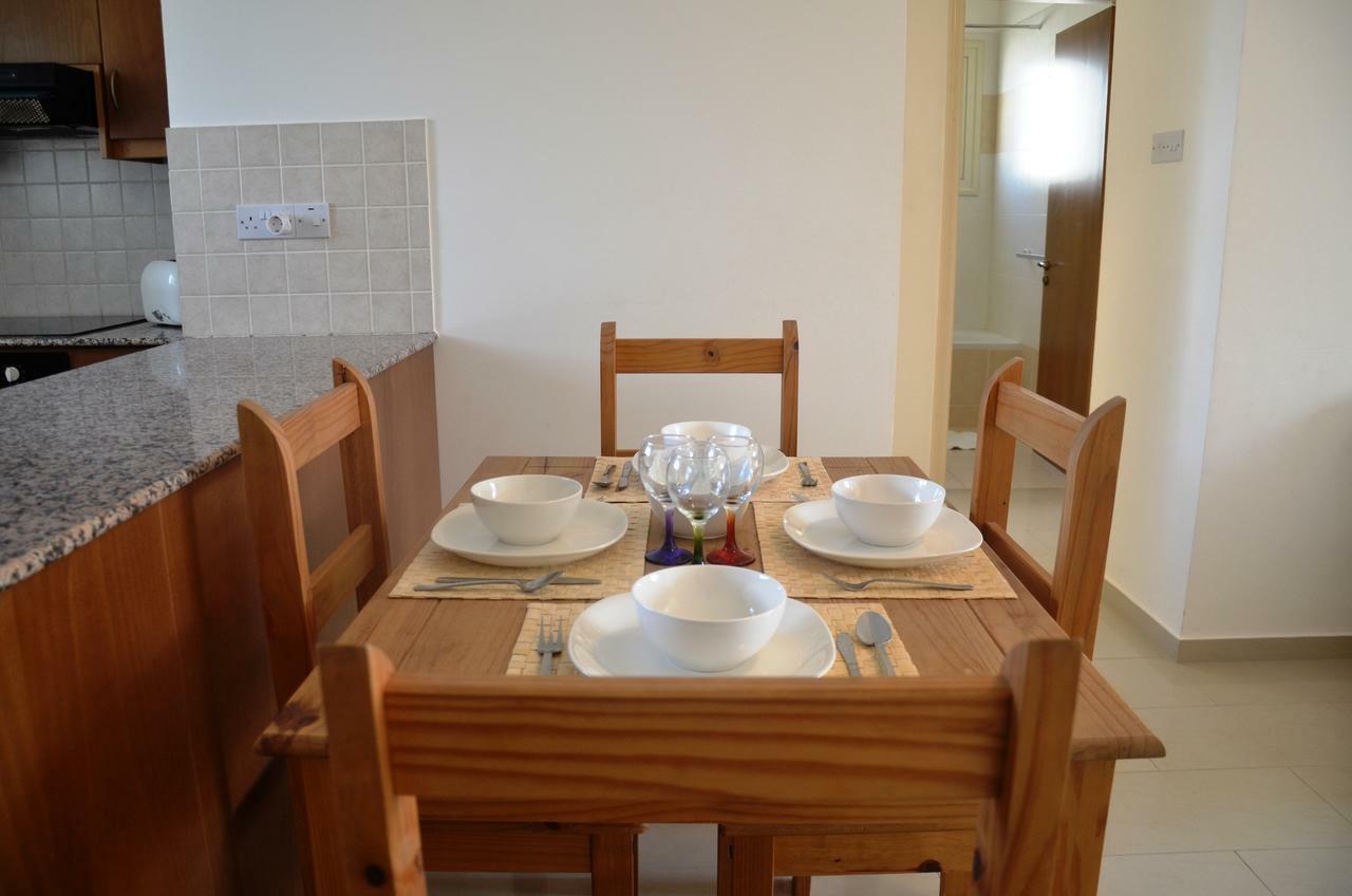 Top Floor, 2 Bedroom Apartment Vanessa D204, Free Wifi, Village View Peyia Habitación foto