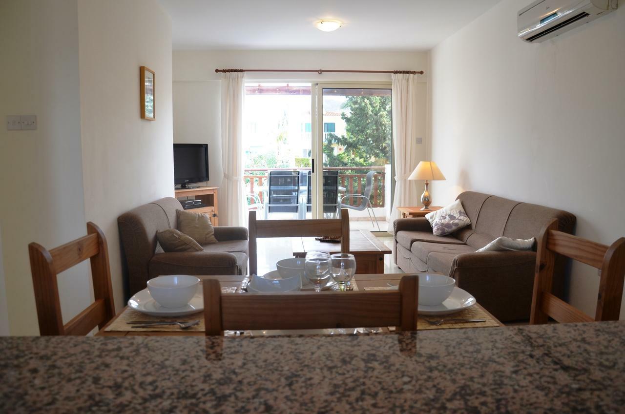Top Floor, 2 Bedroom Apartment Vanessa D204, Free Wifi, Village View Peyia Habitación foto